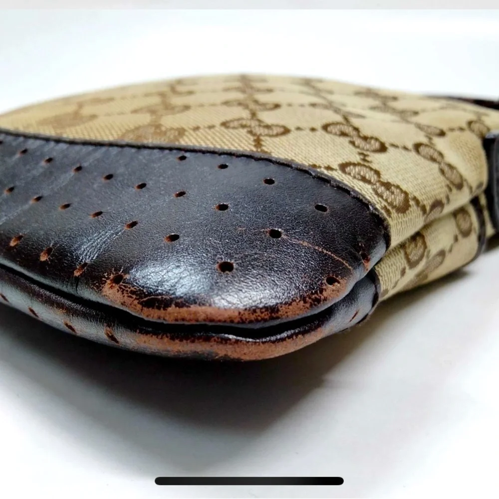 ‼️SOLD‼️GUCCI BEIGE AND BROWN MONOGRAM CANVAS MESSENGER CROSSBODY BAG - Picture 4 of 5